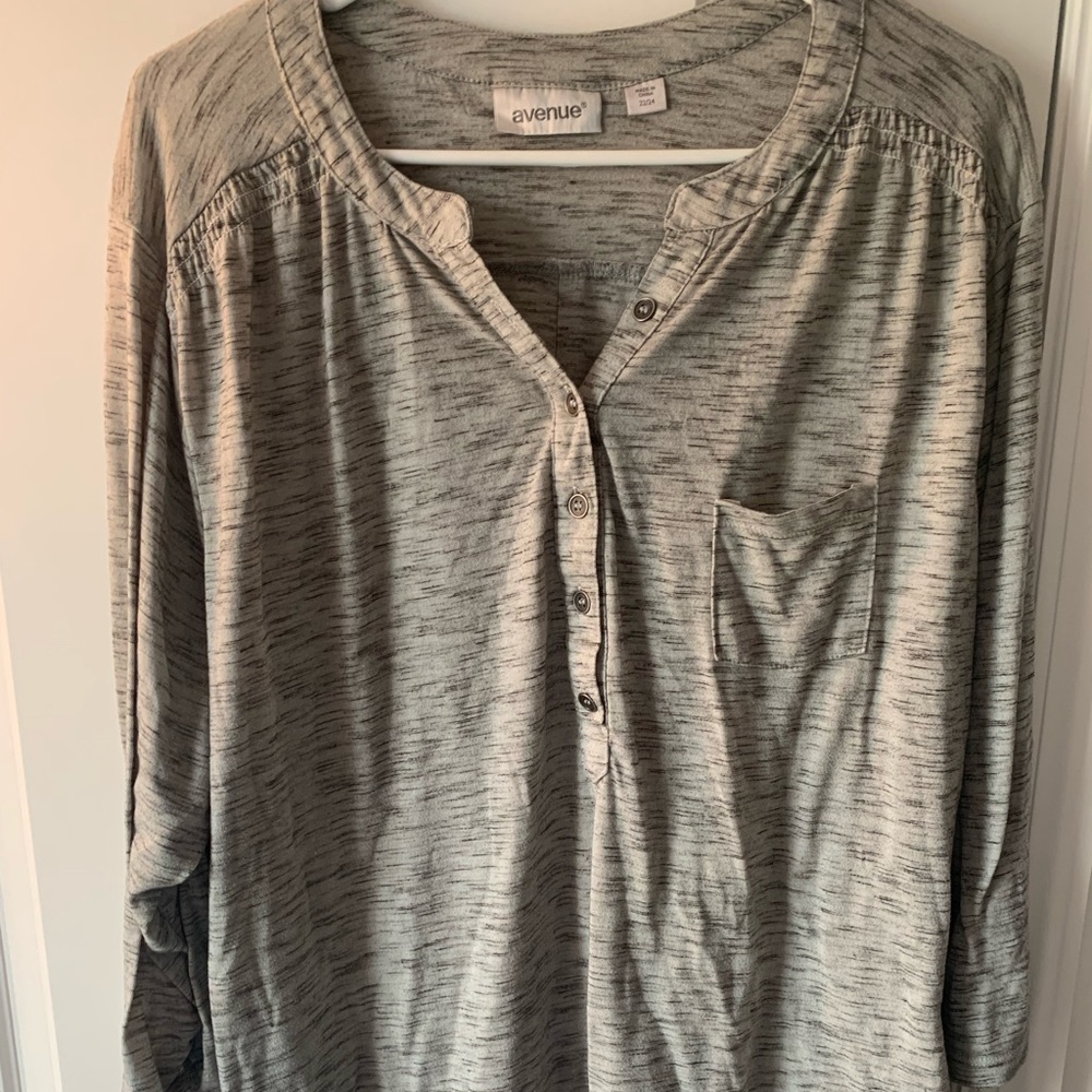 Light weight gray long sleeve shirt